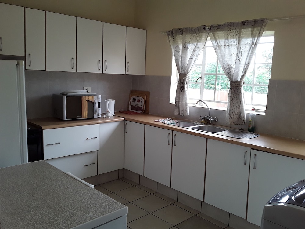 Vuya Nathi Bed & Breakfast