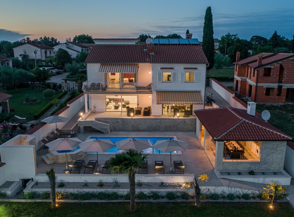 Aesthetic Villa With Private Pool