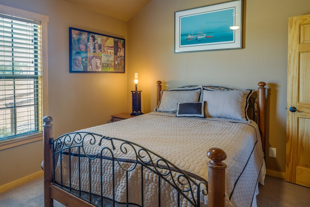 Peaceful & Secluded Bandera Home w/ Deck & Grill! view 3