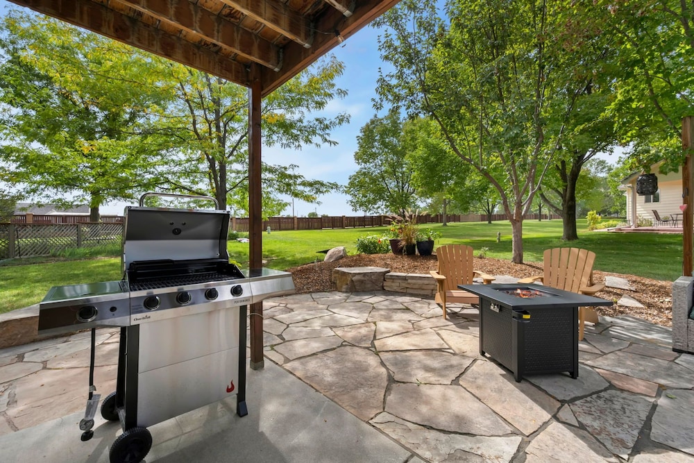 Shady Grove 4 King Beds, Dog Run & Outdoor Fun