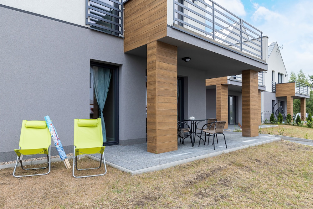 Coast Apartment With Terrace by Renters