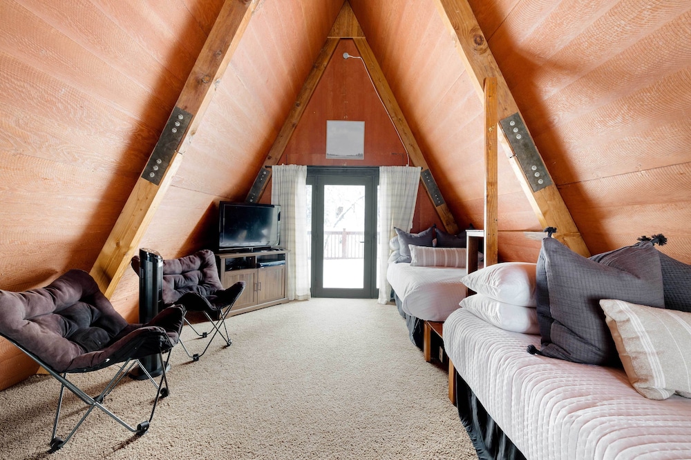 Charming Cabin in Pine w/ Fire Pit & Hot Tub! view 2