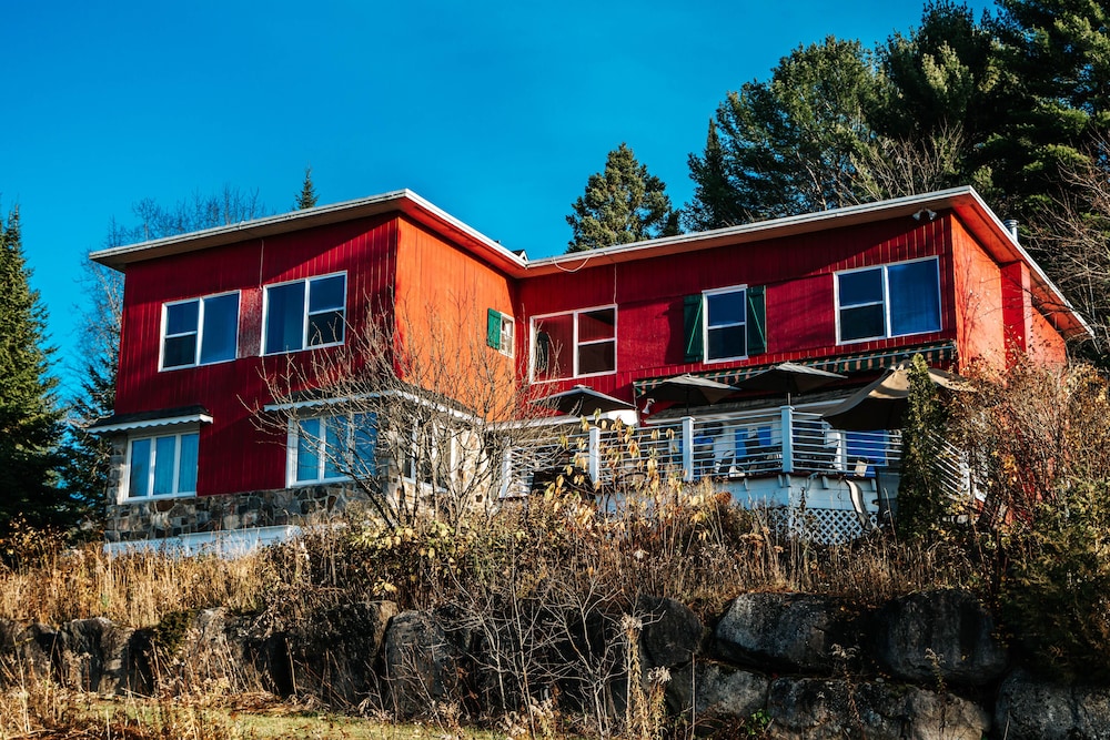 Hotel Auberge Lac du Pin Rouge - Image 1