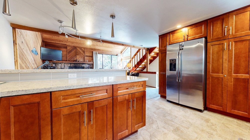 Mammoth Sierra Townhomes #38 3 Bedroom Condo