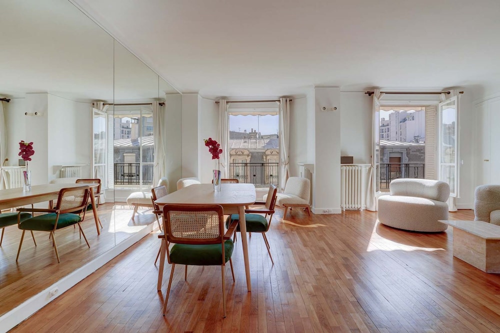 Passy Glow 2BR Home in the 16th Arrondissement