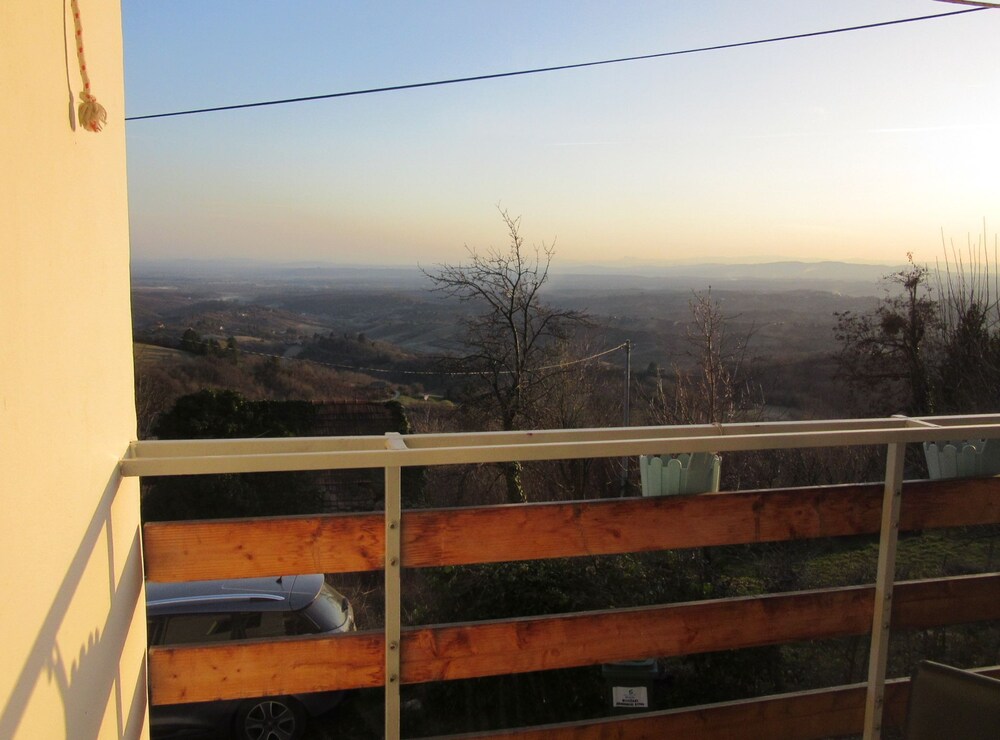 Plesivica Hillside Holiday Home With Hot -tub