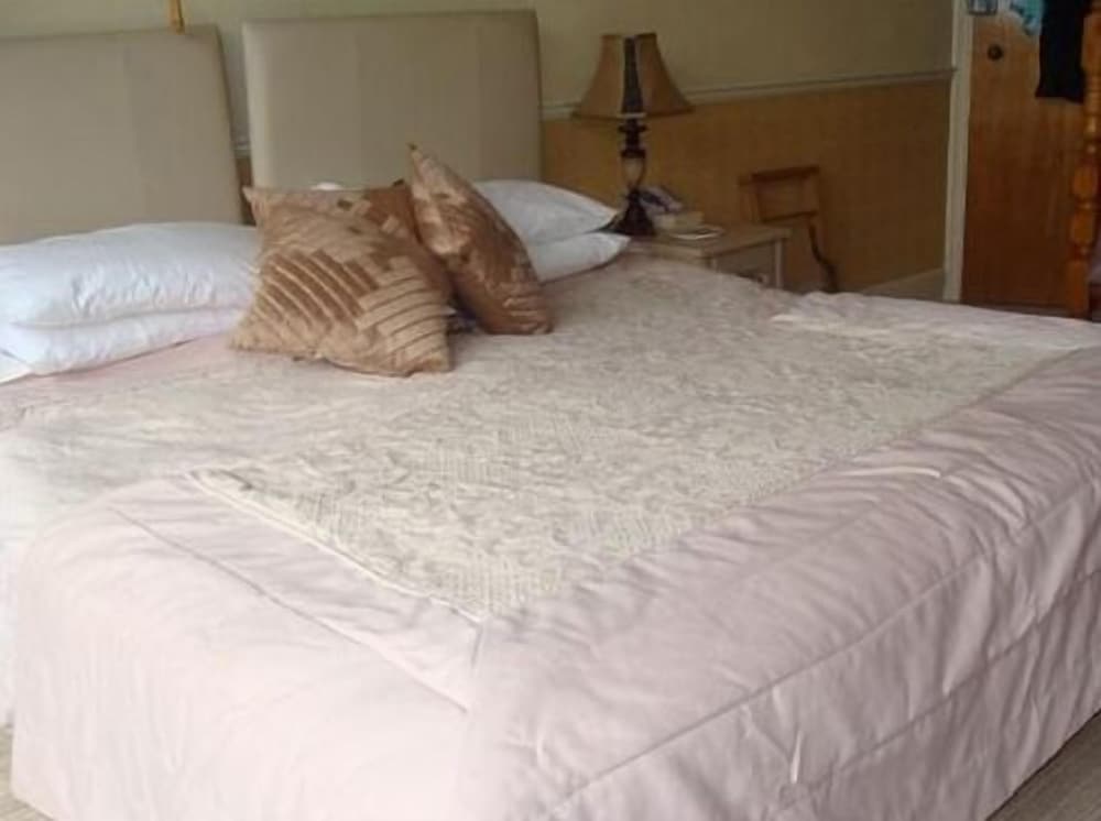 Tudor Court Hotel