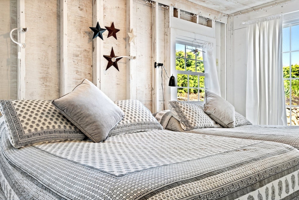 Beachwood Getaway Sleeps 10!