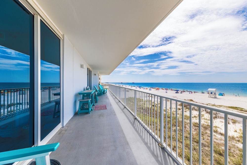 Lighthouse Condos by Hosteeva