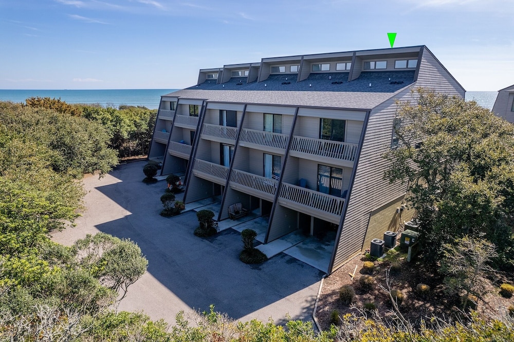 Ocean Grove L1 4 Bedroom Condo by RedAwning view 5