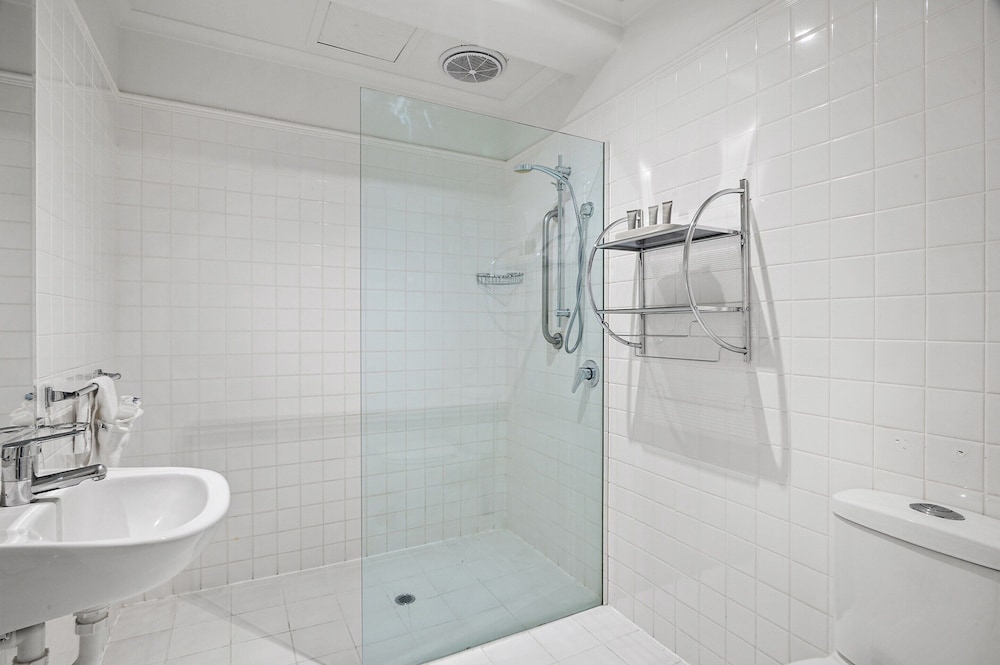 Melbourne CBD 1-bed With A/C Close to Theatres