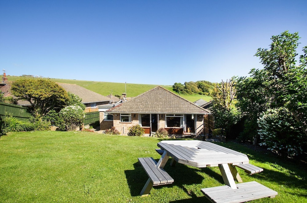 Dean Court Garden Parking by Brighton Holiday Lets, photo 18