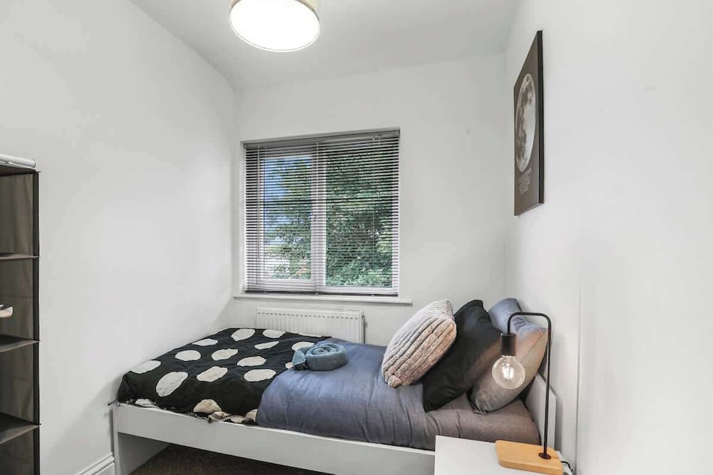 3bedroom House - Free Parking