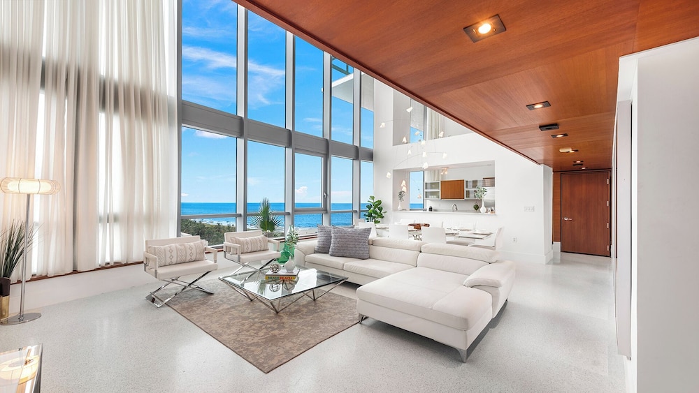 Luxury Vacation Rentals at The Setai by LRMB