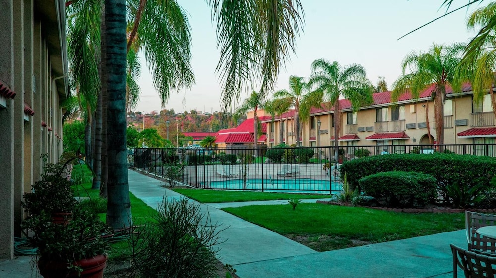 Motel 6 Anaheim Hills — photo 19