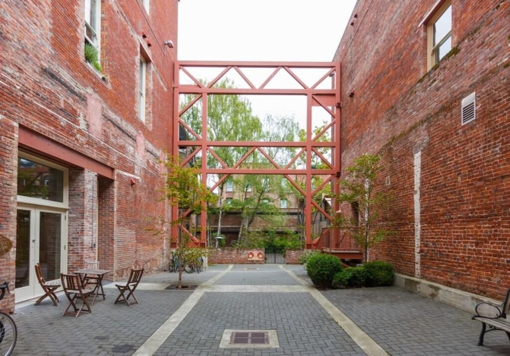 Central Victoria B Apartment