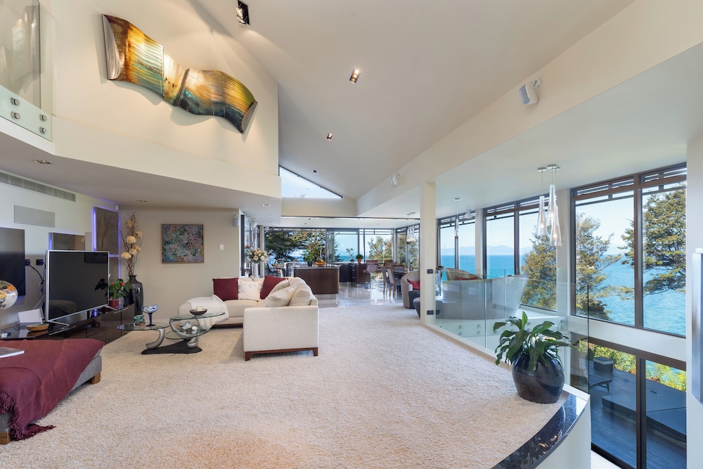 Exclusive Suite - Ocean Views & Beach