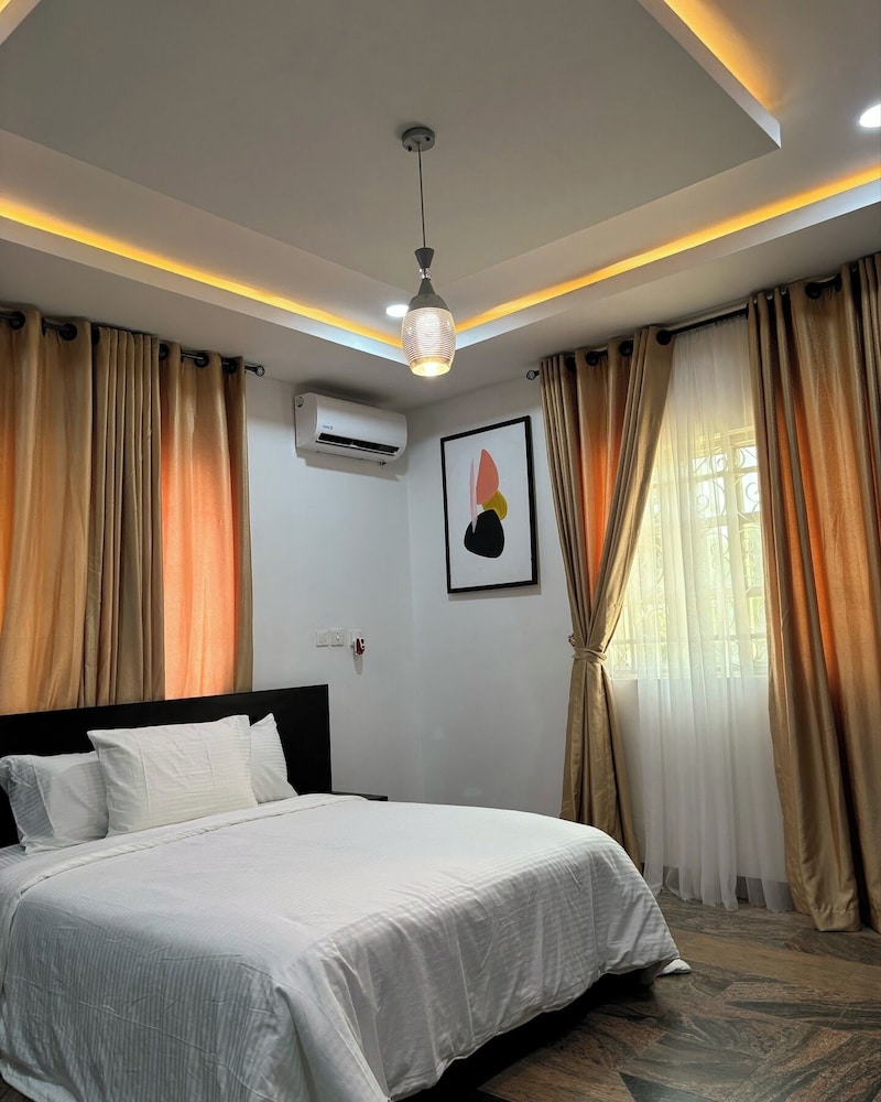 Crownbee Luxury Apartment