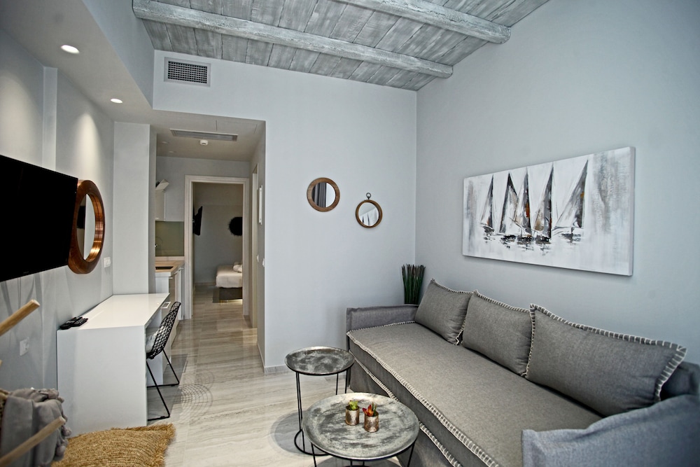 Minthi Boutique Apartments