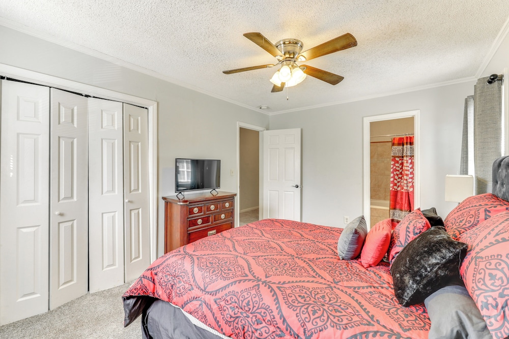 4 Mi to Dtwn: Home w/ Deck & Yard in Wilson