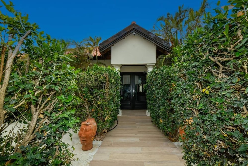 Blue Makini Villa in Noord