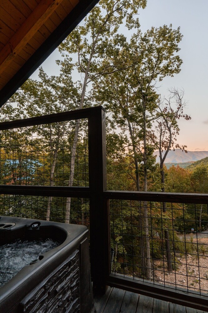 Goodness Gracious 3 Bedroom Cabin by RedAwning - Property Image 1