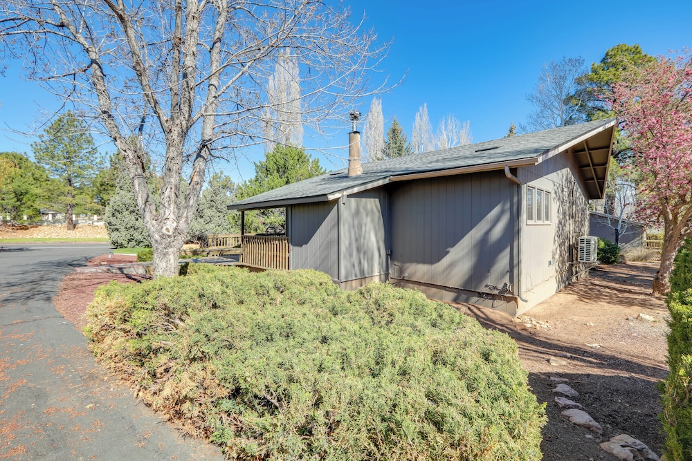 Townhome Near Dtwn Flagstaff: Grill, Golf & Relax!