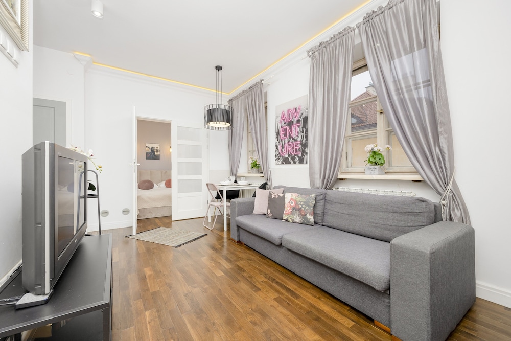 Atmospheric Mariensztat by Renters view 2