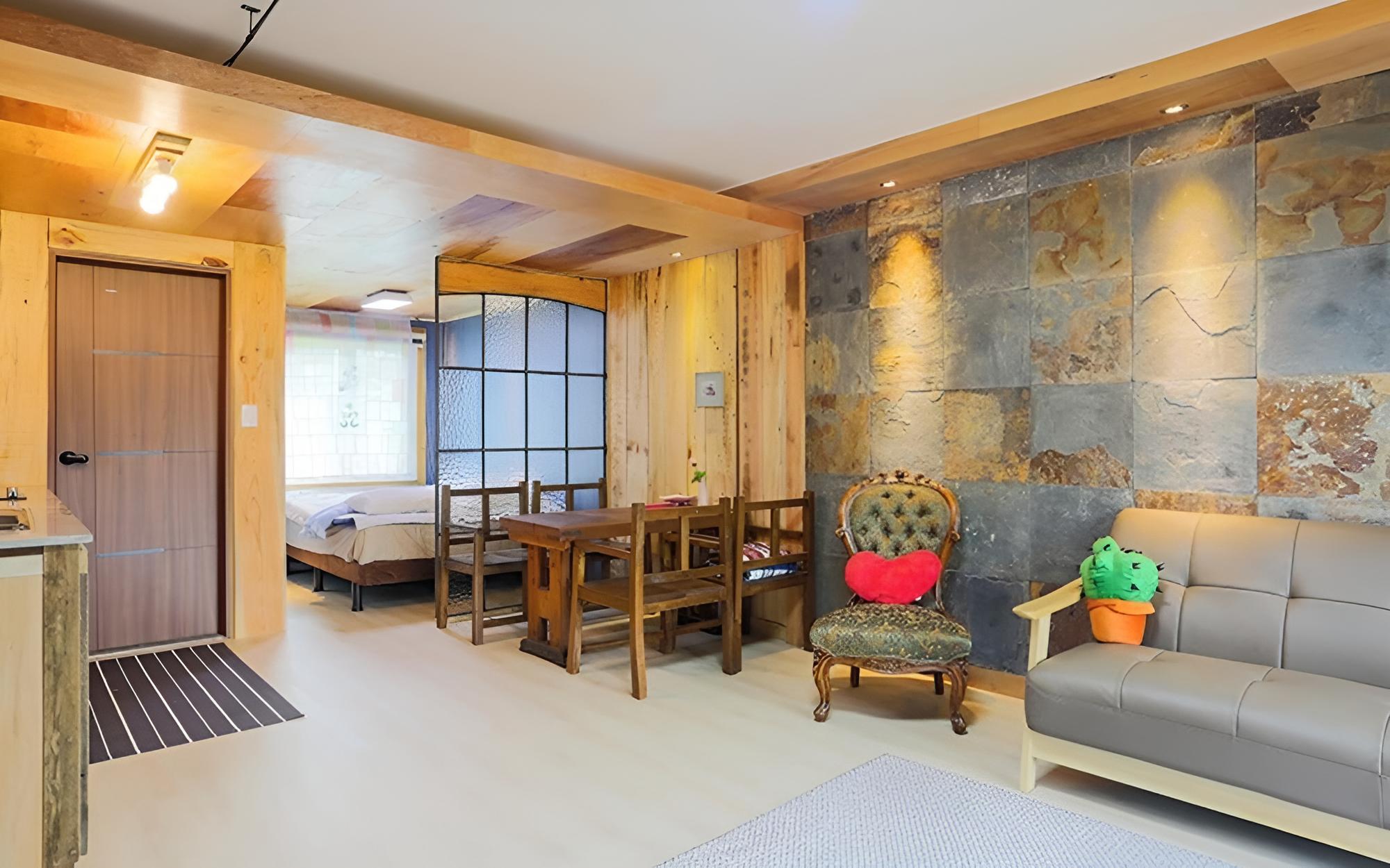 Gangneung Clay House Pension view 3