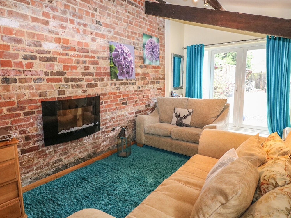 Ivy House Barn view 2