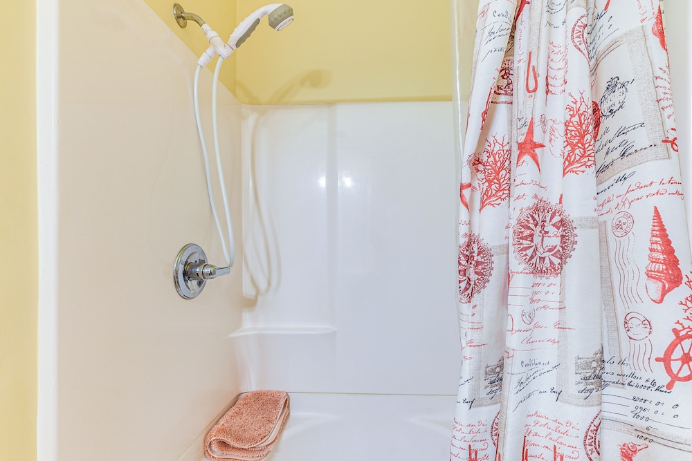 Steps to Beach: NMB Condo w/ Balcony & Pool Access
