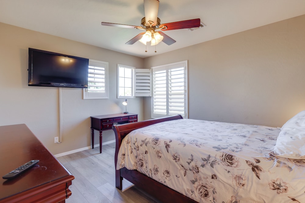 Private Yard & Fairway View: Phoenix Golf Retreat!