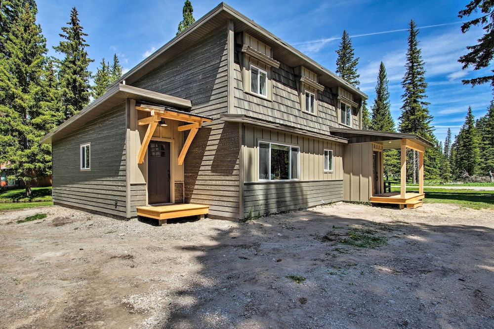 Creekfront Lincoln Home, Steps From Downtown! view 4