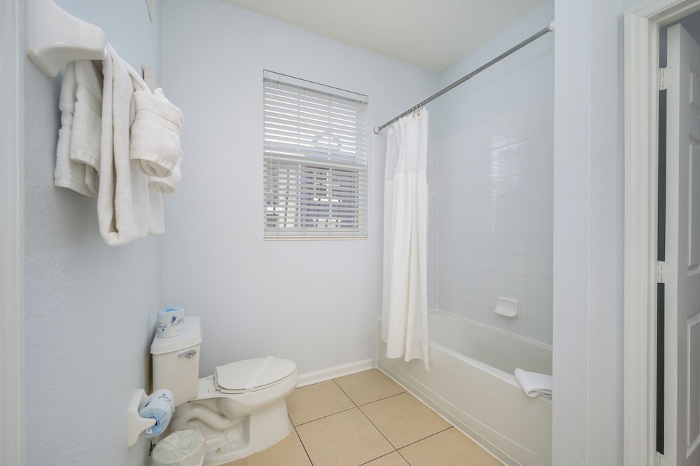 New Listing Beautiful Condo, Vista Cay - 3017
