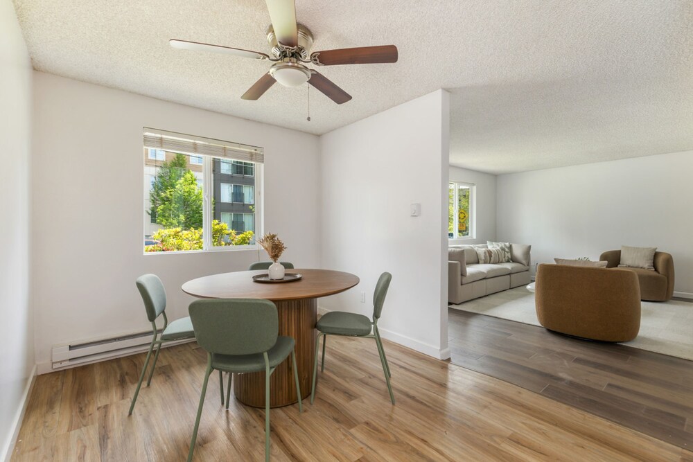 Comfortable Townhouse in Ash Way Lynnwood