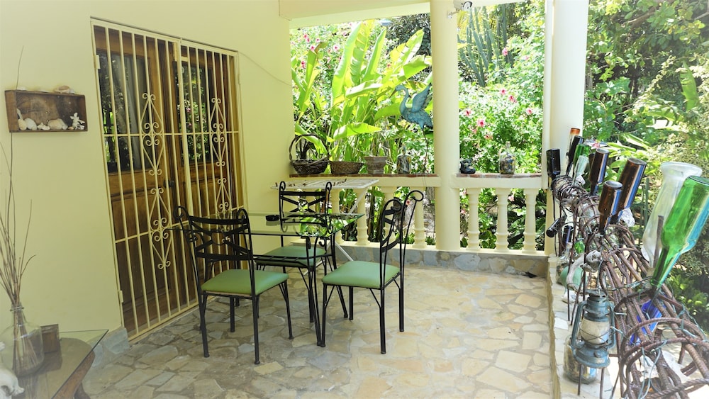 2 Bedroom 'Bird Watching Vacation' Villa