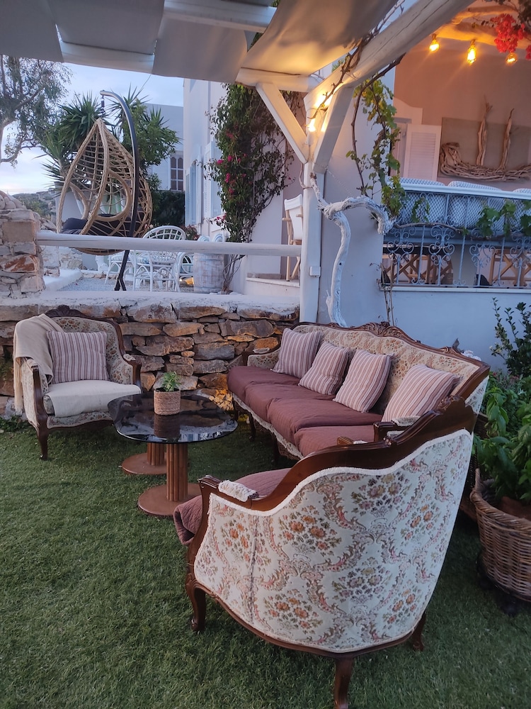 Zephyrus Sunset House