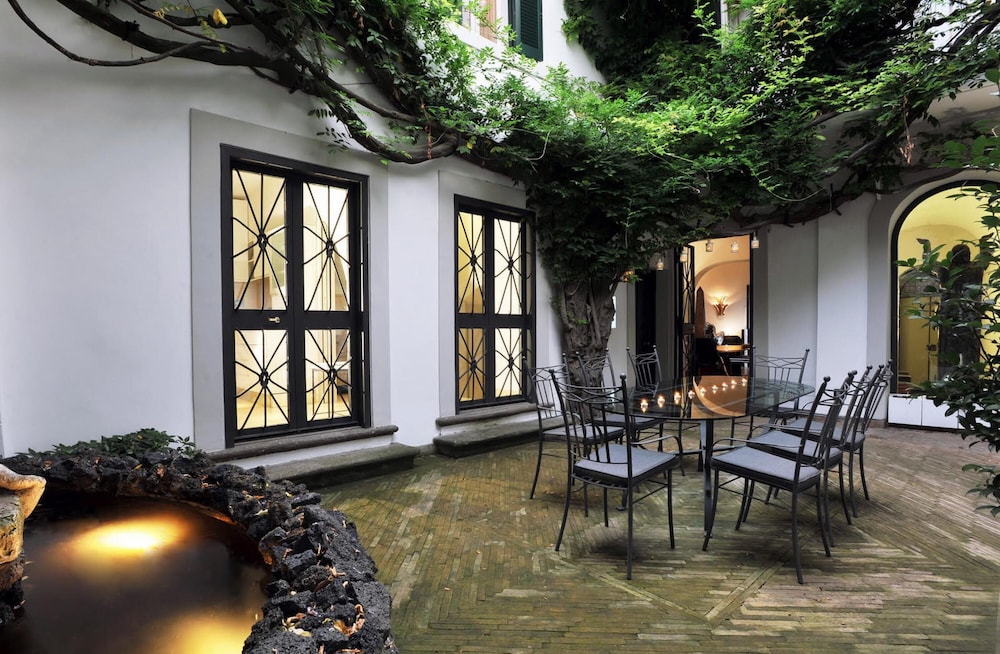 La Palazzina Santa Dorotea Splendid Rome Townhouse With Courtyard Garden