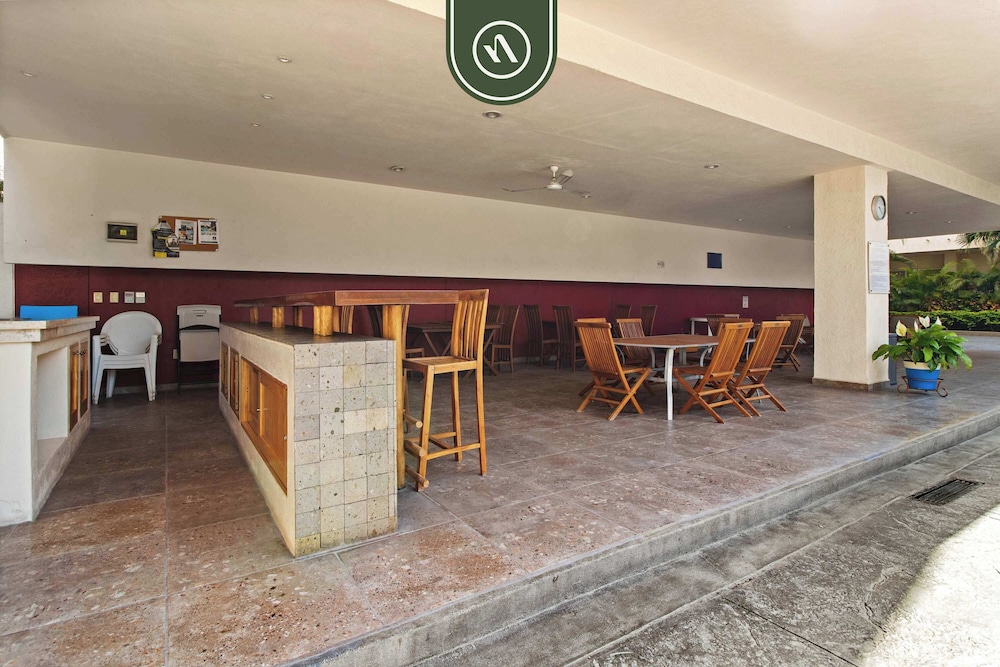 Mexican 2 BR Condo in Hotel Zone - Near the Beach