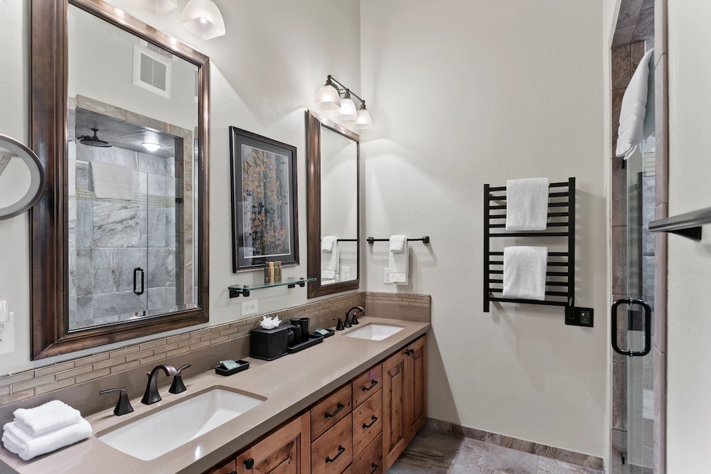 Queen Esther Drive Home at Deer Valley Resort - 4 Bedroom Home with Hot Tub #2436 4 Condo