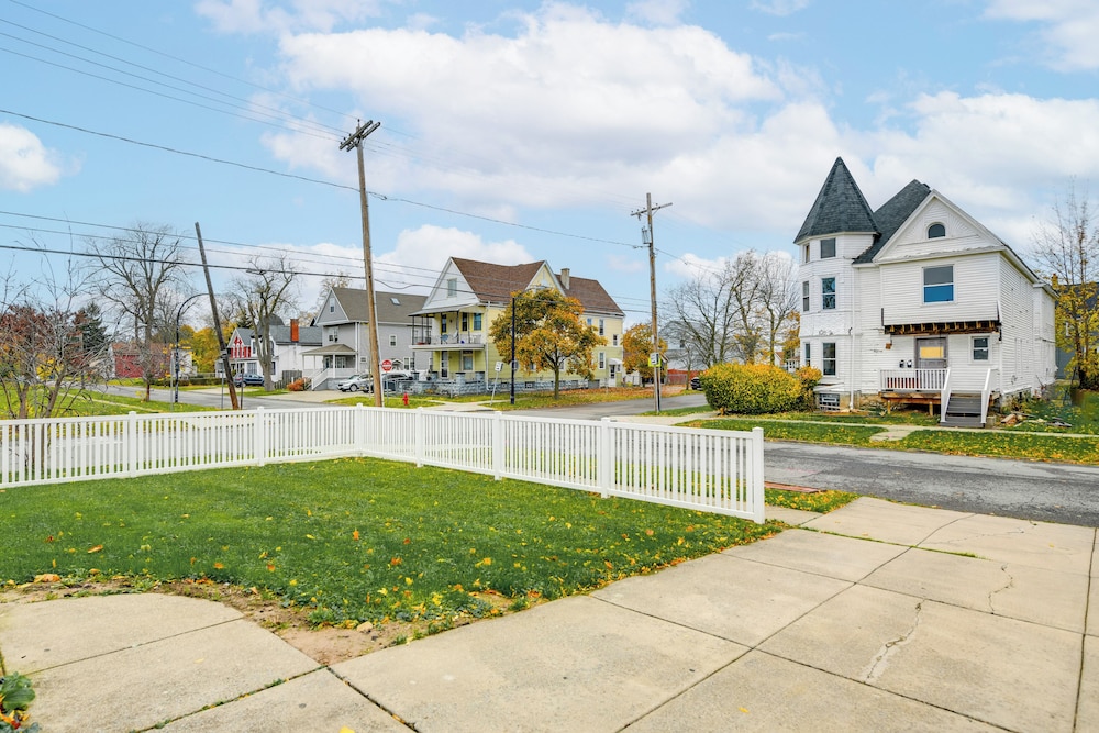 4 Mi to Dtwn: Family Home in Buffalo