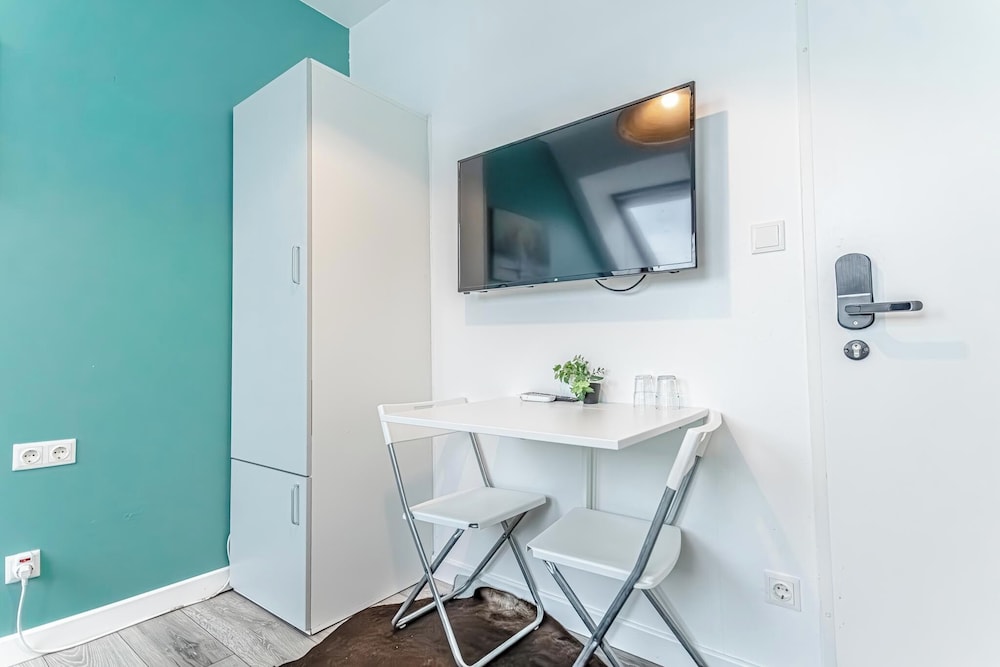 Stunning 12BR Floor For 24 People