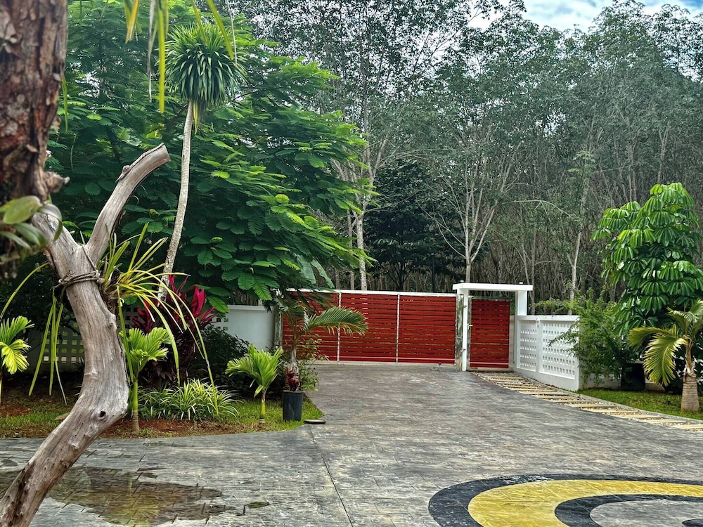 Beautiful Villa Between Jungle, sea and Mountain