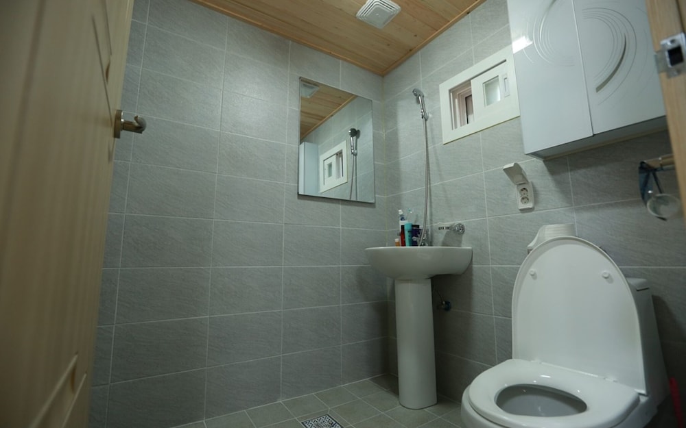 Seogwipo Chogain inn Guest House view 5