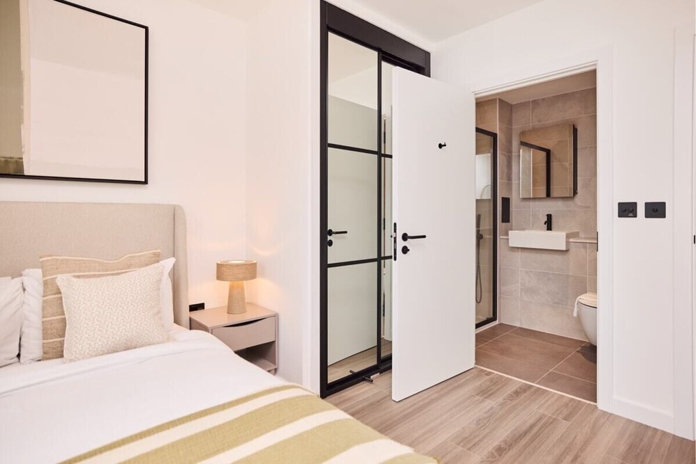 The Tottenham Wonder - Pleasing 2bdr Flat With Balcony