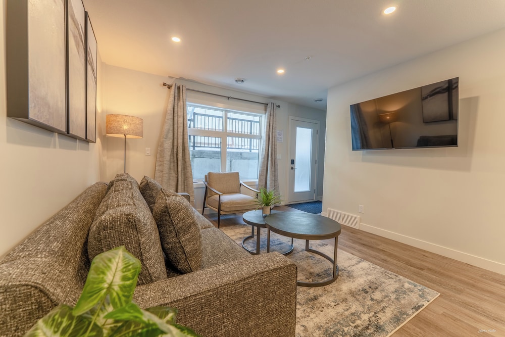 Skyridge 401 by Canmore Premier