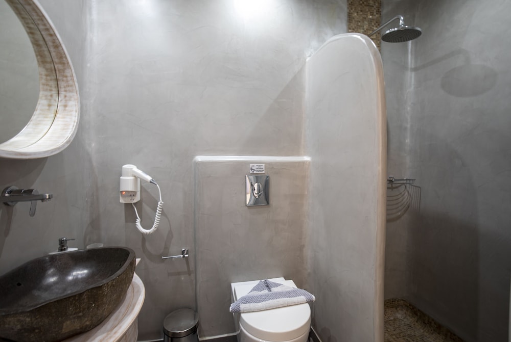 Erato Apartments