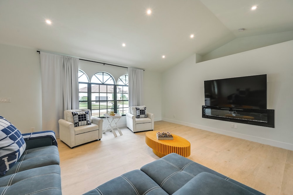 Private Pool, Patio & Peace: Marco Island Getaway