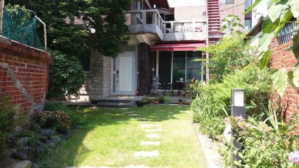 Hans House
