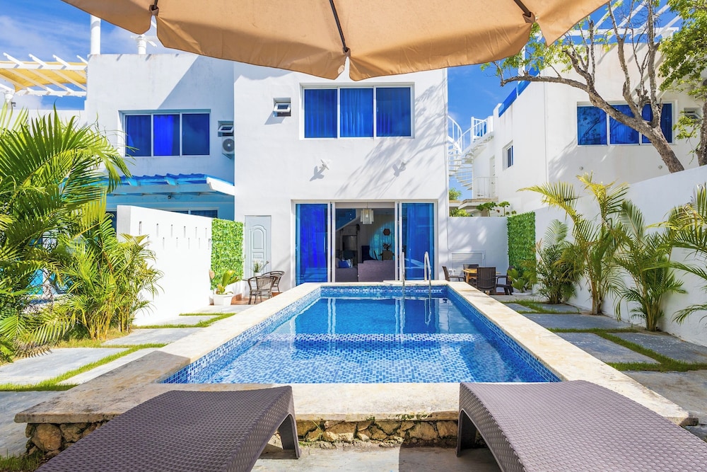 3BR Villa With Pool Rooftop and BBQ Gated Area